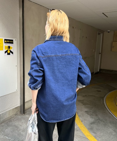 ABYS（アビス）の「オーバーサイズ デニムシャツ（シャツ/ブラウス・レディース・インディゴブルー・SMALL/MEDIUM/LARGE）」の3枚目の写真