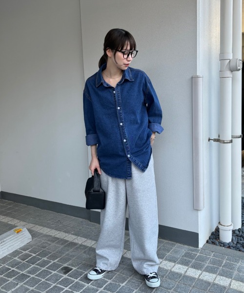 ABYS（アビス）の「オーバーサイズ デニムシャツ（シャツ/ブラウス・レディース・インディゴブルー・SMALL/MEDIUM/LARGE）」の21枚目の写真