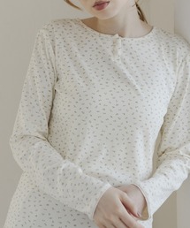 ヘンリーネックフラワーTシャツ