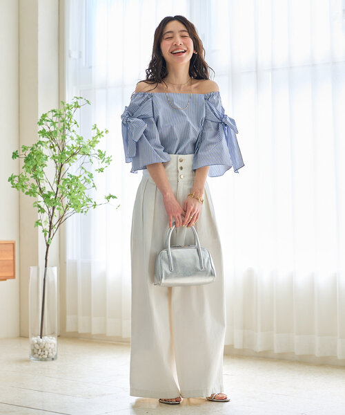 新品タグ付き！La boutique BonBon リボンフレアスリーブブラウス La boutique BonBon（ラブティックボンボン）の「【新色追加】リボン