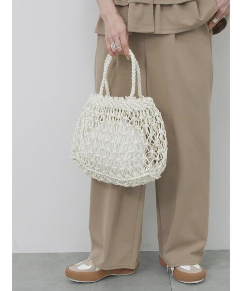 Samansa Mos2 blue（サマンサモスモスブルー）の「合皮マクラメバッグ（ハンドバッグ・レディース・ホワイト/グリーン/ブラック・F）」の2枚目の写真