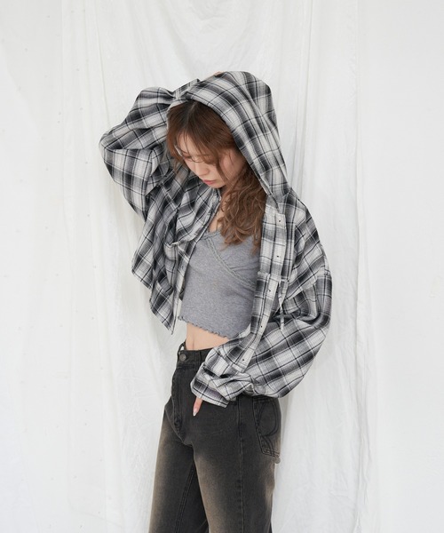 RAY CASSIN（レイカズン）の「オーバーサイズチェックショート丈シャツ/ フードシャツ（シャツ/ブラウス・レディース・ブラック/ブルー/ブラウン・FREE）」の13枚目の写真