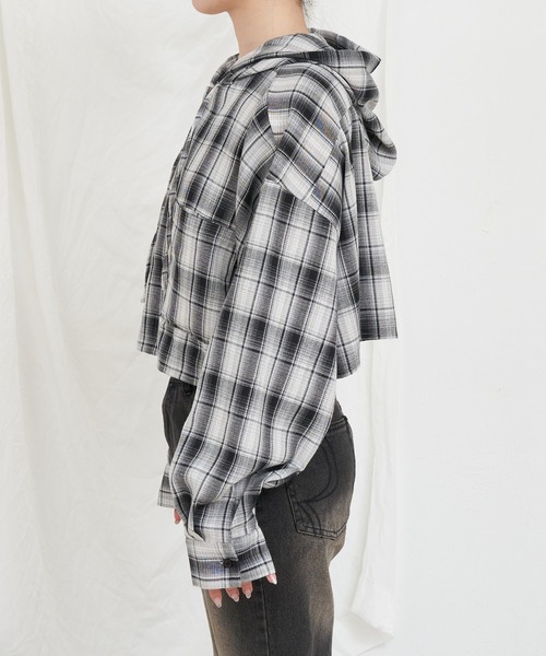 RAY CASSIN（レイカズン）の「オーバーサイズチェックショート丈シャツ/ フードシャツ（シャツ/ブラウス・レディース・ブラック/ブルー/ブラウン・FREE）」の6枚目の写真