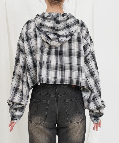 RAY CASSIN（レイカズン）の「オーバーサイズチェックショート丈シャツ/ フードシャツ（シャツ/ブラウス・レディース・ブラック/ブルー/ブラウン・FREE）」の7枚目の写真