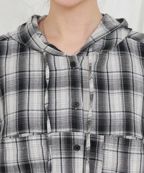 RAY CASSIN（レイカズン）の「オーバーサイズチェックショート丈シャツ/ フードシャツ（シャツ/ブラウス・レディース・ブラック/ブルー/ブラウン・FREE）」の8枚目の写真