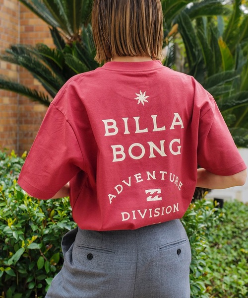 BILLABONG（ビラボン）の「BILLABONG メンズ 【A/DIV.】 SAHARA Tシャツ 【2025年春夏モデル】/ビラボンバックプリント半袖Tシャツ（Tシャツ/カットソー・メンズ・レッド系その他/クリーム/ブラック系その他・MEDIUM/LARGE/X-LARGE）」の3枚目の写真
