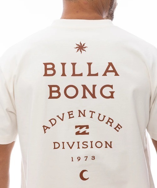BILLABONG（ビラボン）の「BILLABONG メンズ 【A/DIV.】 SAHARA Tシャツ 【2025年春夏モデル】/ビラボンバックプリント半袖Tシャツ（Tシャツ/カットソー・メンズ・レッド系その他/クリーム/ブラック系その他・MEDIUM/LARGE/X-LARGE）」の7枚目の写真
