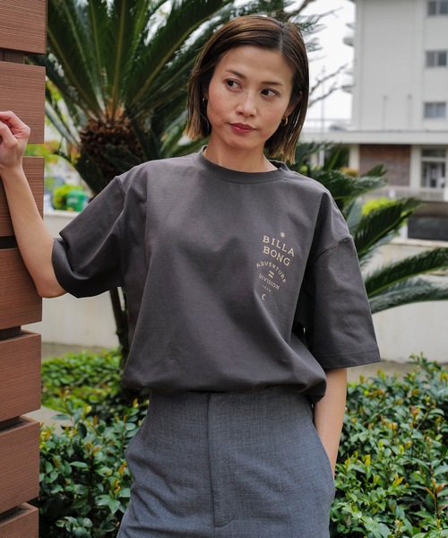 BILLABONG（ビラボン）の「BILLABONG メンズ 【A/DIV.】 SAHARA Tシャツ 【2025年春夏モデル】/ビラボンバックプリント半袖Tシャツ（Tシャツ/カットソー・メンズ・レッド系その他/クリーム/ブラック系その他・MEDIUM/LARGE/X-LARGE）」の20枚目の写真