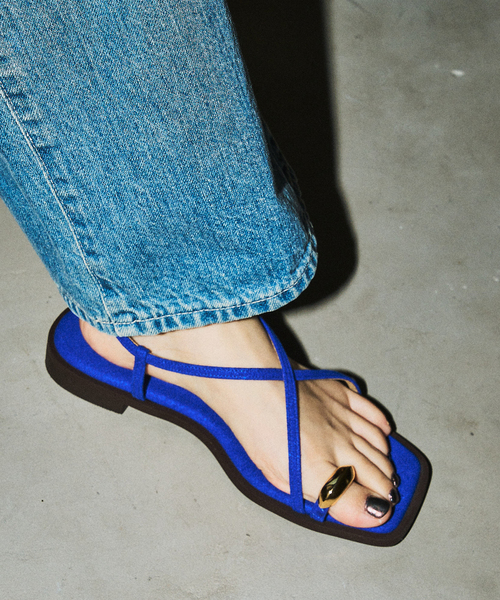 LE TALON(ルタロン)の「《追加3》GRISEメタルリングクロストングサンダル(サンダル・レディース・ブルー系その他/ブラック/アイボリー・MEDIUM/LARGE/X-LARGE/SMALL)」の7枚目の写真