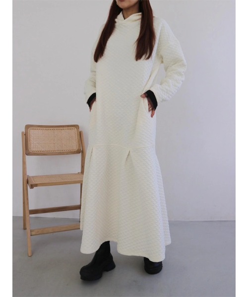 TRUNC（トランクエイティーエイト）の「Hooded Quilting Dress（ワンピース・レディース・ブラック/アイボリー・FREE）」の2枚目の写真