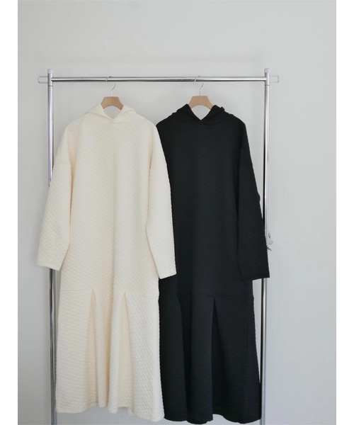 TRUNC（トランクエイティーエイト）の「Hooded Quilting Dress（ワンピース・レディース・ブラック/アイボリー・FREE）」の8枚目の写真