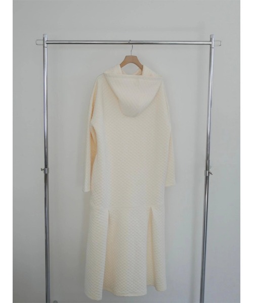 TRUNC（トランクエイティーエイト）の「Hooded Quilting Dress（ワンピース・レディース・ブラック/アイボリー・FREE）」の10枚目の写真