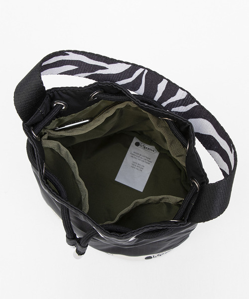 LeSportsac(レスポートサック)の「DRAWSTRING BUCKET XBODY ノワールゼブラ(ショルダーバッグ・レディース・ブラック・FREE)」の7枚目の写真