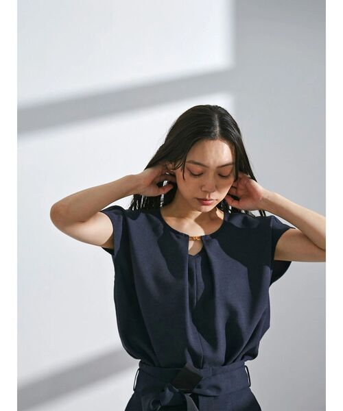 TONAL（トーナル）の「フェイクリネンフロントバーブラウス（シャツ/ブラウス・レディース・オフホワイト/ベージュ/ネイビー/ブラウン・MEDIUM）」の7枚目の写真