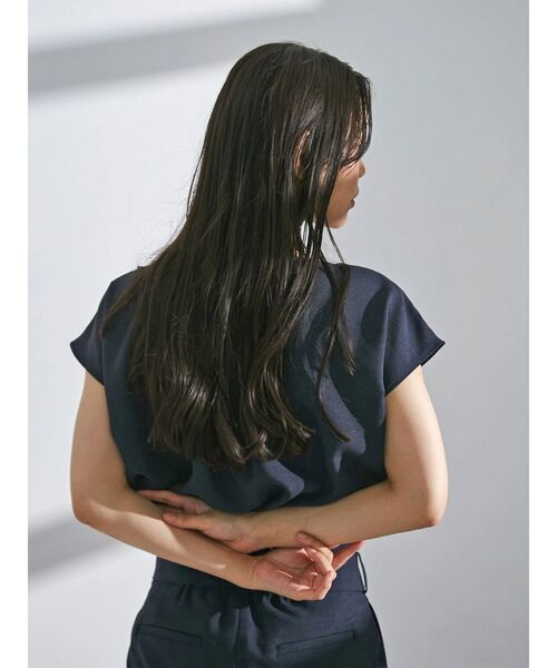 TONAL（トーナル）の「フェイクリネンフロントバーブラウス（シャツ/ブラウス・レディース・オフホワイト/ベージュ/ネイビー/ブラウン・MEDIUM）」の10枚目の写真