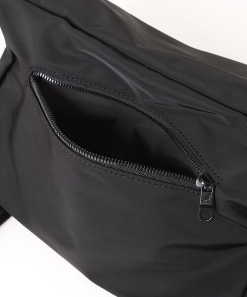 KANGOL（カンゴール）の「【KANGOL Black series】5ポケット BIG ショルダーバッグ（ショルダーバッグ・メンズ・ブラック・FREE）」の2枚目の写真
