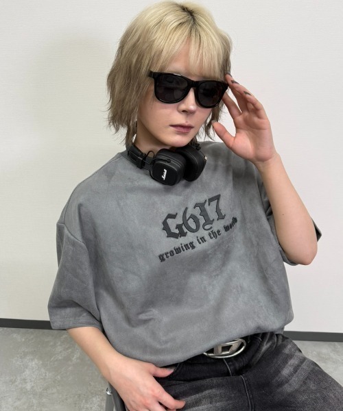 2サイズ展開 / UNISEX 》G6I7ロゴ スエードTee（Tシャツ