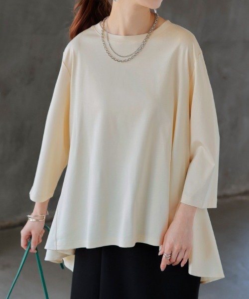 HUG.U(ハグユー)の「まるでシルク。 接触冷感フレアTシャツ(Tシャツ/カットソー・レディース・アイボリー/ブラック/スモークピンク/ダークグレー/ミント/ホワイト・FREE)」の1枚目の写真