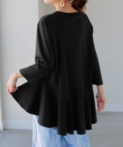 HUG.U(ハグユー)の「まるでシルク。 接触冷感フレアTシャツ(Tシャツ/カットソー・レディース・アイボリー/ブラック/スモークピンク/ダークグレー/ミント/ホワイト・FREE)」の3枚目の写真