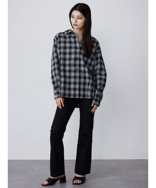 MURUA（ムルーア）の「オフショルマルチウェイシャツ【２WAY】【３WAY】（シャツ/ブラウス・レディース・ホワイト/ブラウン/ブラック・FREE）」の17枚目の写真