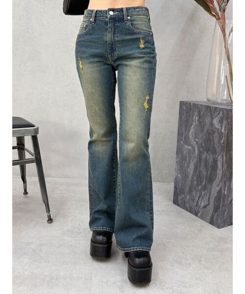 EVRIS（エヴリス）の「ヴィンテージライクダメージフレアデニムパンツ（デニムパンツ・レディース・インディゴブルー/ブラック・SMALL/MEDIUM）」の13枚目の写真