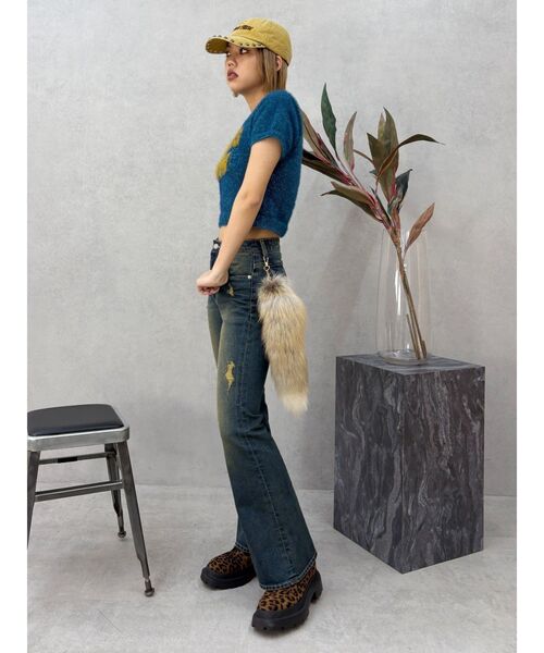 EVRIS（エヴリス）の「ヴィンテージライクダメージフレアデニムパンツ（デニムパンツ・レディース・インディゴブルー/ブラック・SMALL/MEDIUM）」の16枚目の写真