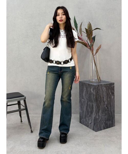 EVRIS（エヴリス）の「ヴィンテージライクダメージフレアデニムパンツ（デニムパンツ・レディース・インディゴブルー/ブラック・SMALL/MEDIUM）」の12枚目の写真