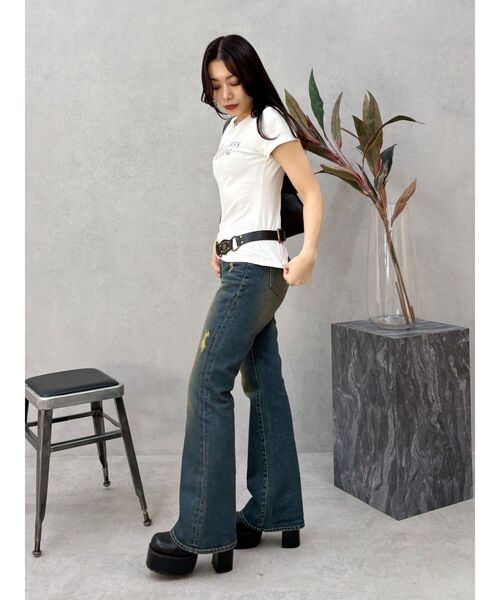 EVRIS（エヴリス）の「ヴィンテージライクダメージフレアデニムパンツ（デニムパンツ・レディース・インディゴブルー/ブラック・SMALL/MEDIUM）」の13枚目の写真