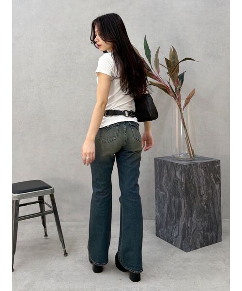 EVRIS（エヴリス）の「ヴィンテージライクダメージフレアデニムパンツ（デニムパンツ・レディース・インディゴブルー/ブラック・SMALL/MEDIUM）」の14枚目の写真