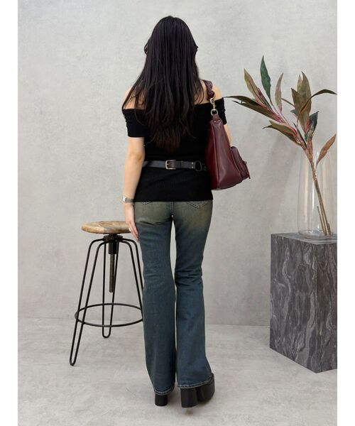 EVRIS（エヴリス）の「ヴィンテージライクダメージフレアデニムパンツ（デニムパンツ・レディース・インディゴブルー/ブラック・SMALL/MEDIUM）」の17枚目の写真