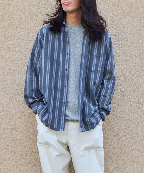 WILD LIFE TAILOR Adam et Rope'（ワイルドテーラーアダムエロペ　）の「【WILD LIFE TAILOR】カディコットン ロングスリーブ レギュラーカラーシャツ / ロングシーズン着用可能（シャツ/ブラウス・メンズ・グレー/ブラック系その他3・M/L）」の2枚目の写真