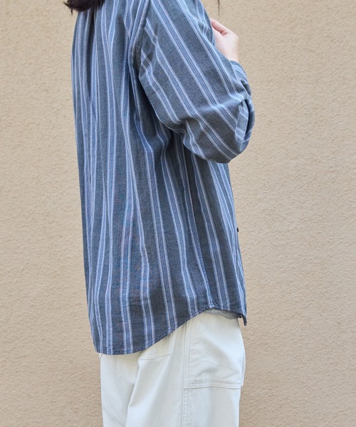 WILD LIFE TAILOR Adam et Rope'（ワイルドテーラーアダムエロペ　）の「【WILD LIFE TAILOR】カディコットン ロングスリーブ レギュラーカラーシャツ / ロングシーズン着用可能（シャツ/ブラウス・メンズ・グレー/ブラック系その他3・M/L）」の21枚目の写真