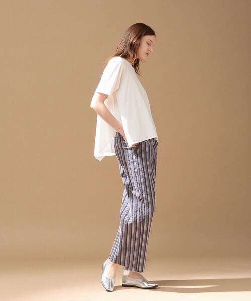 LOGEMENT DE CLAIRE（ロジュモンドクレール）の「【LOURMARIN】フレアーヘムTシャツ（Tシャツ/カットソー・レディース・グリーン/スミクロ/オフホワイト・FREE）」の4枚目の写真