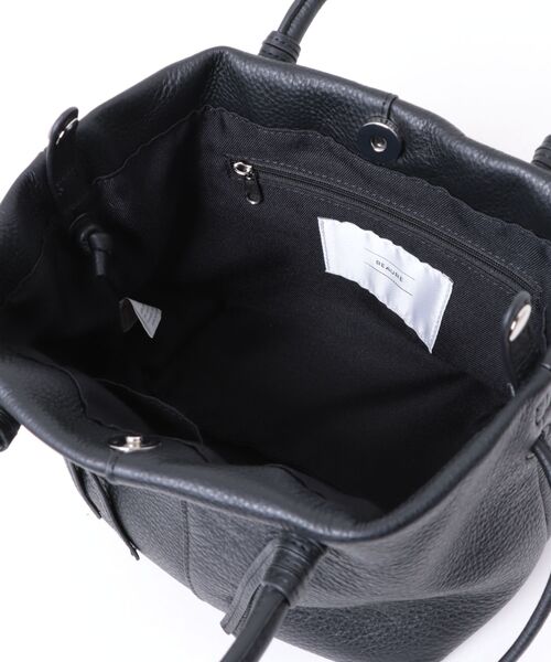 Beau're(ヴュレ)の「BEAURE boat shape ショルダー Bag(ショルダーバッグ・レディース・グレー/シルバー/ブラック/ブラウン・FREE)」の14枚目の写真