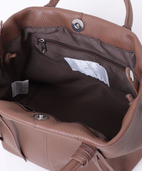 Beau're(ヴュレ)の「BEAURE boat shape ショルダー Bag(ショルダーバッグ・レディース・グレー/シルバー/ブラック/ブラウン・FREE)」の16枚目の写真