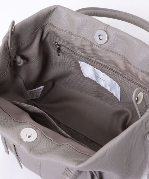 Beau're(ヴュレ)の「BEAURE boat shape ショルダー Bag(ショルダーバッグ・レディース・グレー/シルバー/ブラック/ブラウン・FREE)」の17枚目の写真