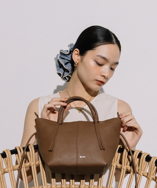 Beau're(ヴュレ)の「BEAURE boat shape ショルダー Bag(ショルダーバッグ・レディース・グレー/シルバー/ブラック/ブラウン/ブルーグリーン・FREE)」の22枚目の写真