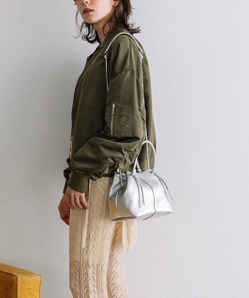 Beau're(ヴュレ)の「BEAURE boat shape ショルダー Bag(ショルダーバッグ・レディース・グレー/シルバー/ブラック/ブラウン・FREE)」の19枚目の写真