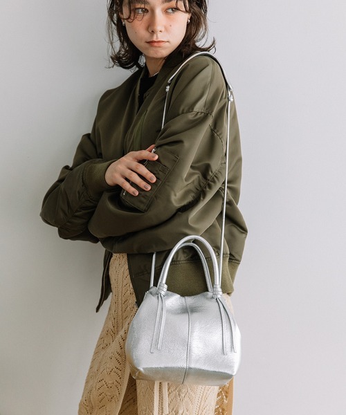 Beau're(ヴュレ)の「BEAURE boat shape ショルダー Bag(ショルダーバッグ・レディース・グレー/シルバー/ブラック/ブラウン・FREE)」の21枚目の写真