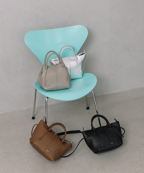 Beau're(ヴュレ)の「BEAURE boat shape ショルダー Bag(ショルダーバッグ・レディース・グレー/シルバー/ブラック/ブラウン・FREE)」の12枚目の写真