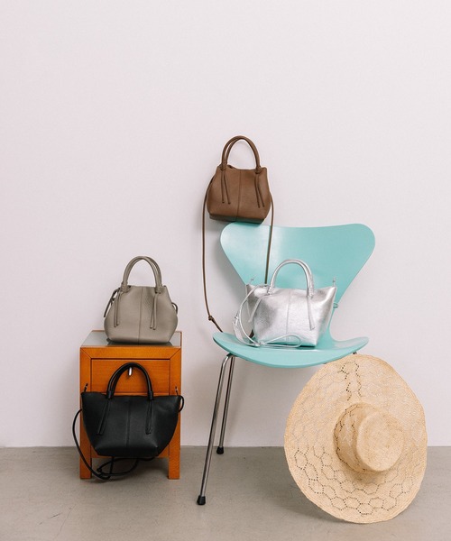 Beau're(ヴュレ)の「BEAURE boat shape ショルダー Bag(ショルダーバッグ・レディース・グレー/シルバー/ブラック/ブラウン・FREE)」の5枚目の写真