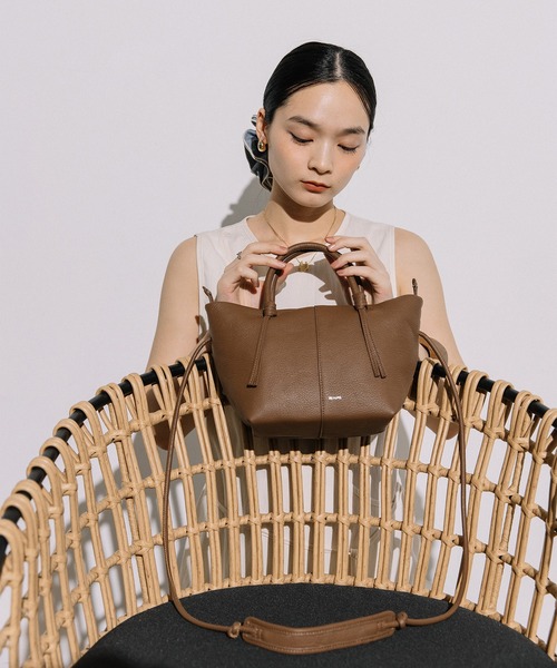 Beau're(ヴュレ)の「BEAURE boat shape ショルダー Bag(ショルダーバッグ・レディース・グレー/シルバー/ブラック/ブラウン・FREE)」の7枚目の写真