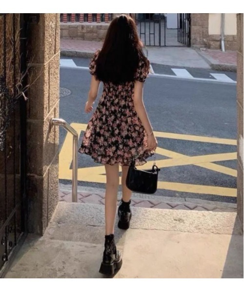 urge:(アージコロン )の「【URGE:】花柄 オフショル 2WAY ミニ丈 ワンピース(ワンピース・レディース・ブラック・X-LARGE/LARGE/MEDIUM/SMALL)」の4枚目の写真