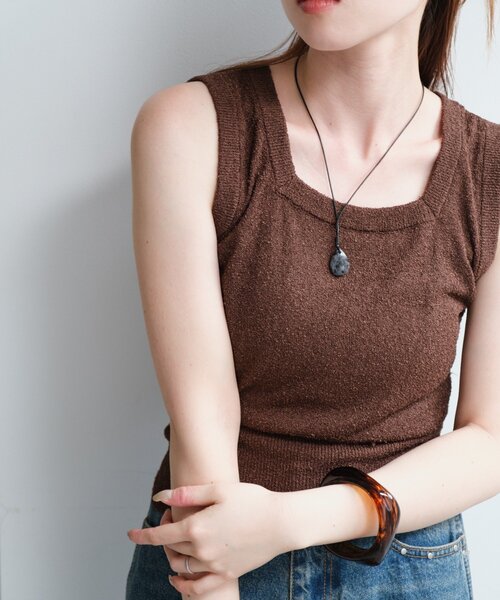 Kastane(カスタネ)の「【新色追加/4色展開/前後2WAY】ブークレニットタンク(タンクトップ・レディース・チャコールグレー/サックスブルー/アイボリー/ブラウン・FREE)」の5枚目の写真