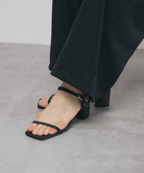 KBF（ケイビーエフ）の「スリムストラップサンダル（サンダル・レディース・ネイビー/イエロー・36/37/38）」の4枚目の写真