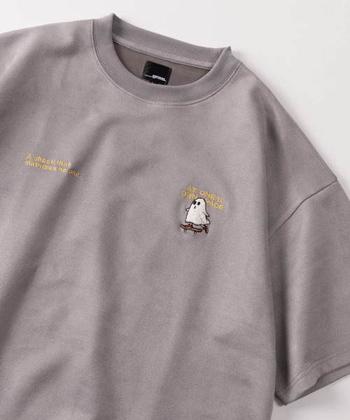 SlashDate(スラッシュデイト)の「【85】アニマル&ゴースト ワンポイントサガラ刺繍 カットスウェード 半袖 Tシャツ オーバーサイズ(Tシャツ/カットソー・メンズ・グレー/オフホワイト/チャコールグレー/アイボリー/ミント・M/L)」の2枚目の写真