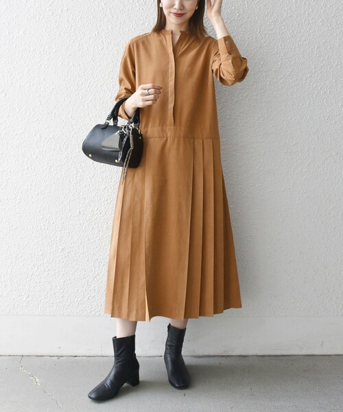 SHIPS any(シップス エニィ)の「SHIPS any:〈洗濯機可能〉ピーチスキン サイド プリーツ バンドカラー シャツ ワンピース(ワンピース・レディース・キャメル/ネイビー/ブラウン・ONE SIZE)」の5枚目の写真