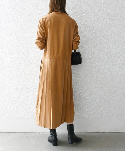 SHIPS any(シップス エニィ)の「SHIPS any:〈洗濯機可能〉ピーチスキン サイド プリーツ バンドカラー シャツ ワンピース(ワンピース・レディース・キャメル/ネイビー/ブラウン・ONE SIZE)」の8枚目の写真