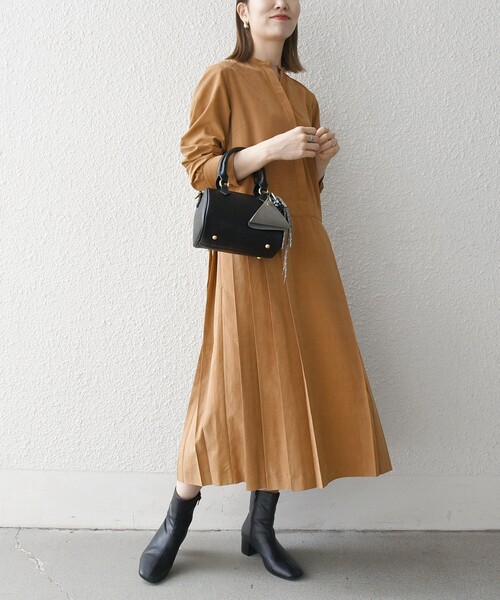 SHIPS any(シップス エニィ)の「SHIPS any:〈洗濯機可能〉ピーチスキン サイド プリーツ バンドカラー シャツ ワンピース(ワンピース・レディース・キャメル/ネイビー/ブラウン・ONE SIZE)」の10枚目の写真