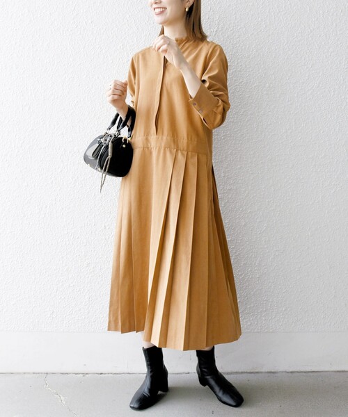 SHIPS any(シップス エニィ)の「SHIPS any:〈洗濯機可能〉ピーチスキン サイド プリーツ バンドカラー シャツ ワンピース(ワンピース・レディース・キャメル/ネイビー/ブラウン・ONE SIZE)」の11枚目の写真